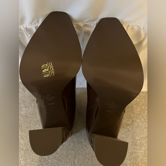 Fendi knee high leather boots size 41 (10 women’s US) - Picture 4 of 9